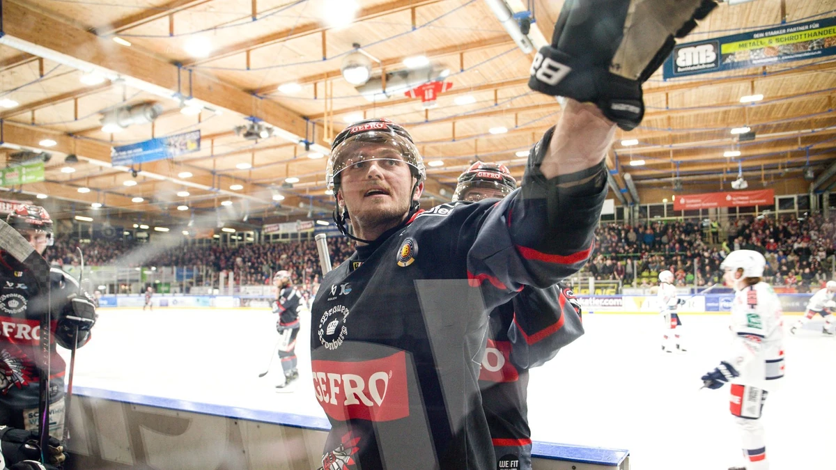 Denis Fominych spielt weiterhin für die Indians.